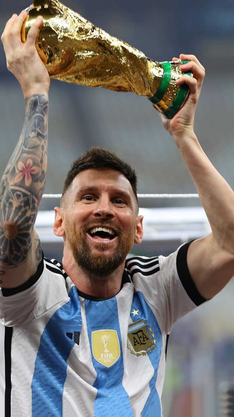 Messi Kissing World Cup Wallpaper Ixpap