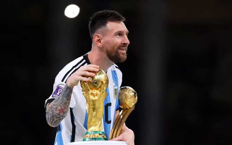 Messi Holding World Cup Wallpaper - iXpap