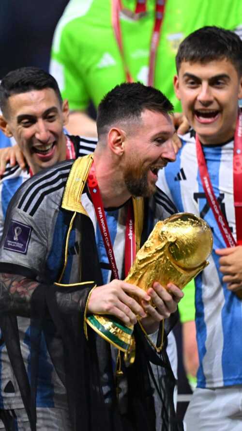 Messi Holding World Cup Wallpaper - iXpap