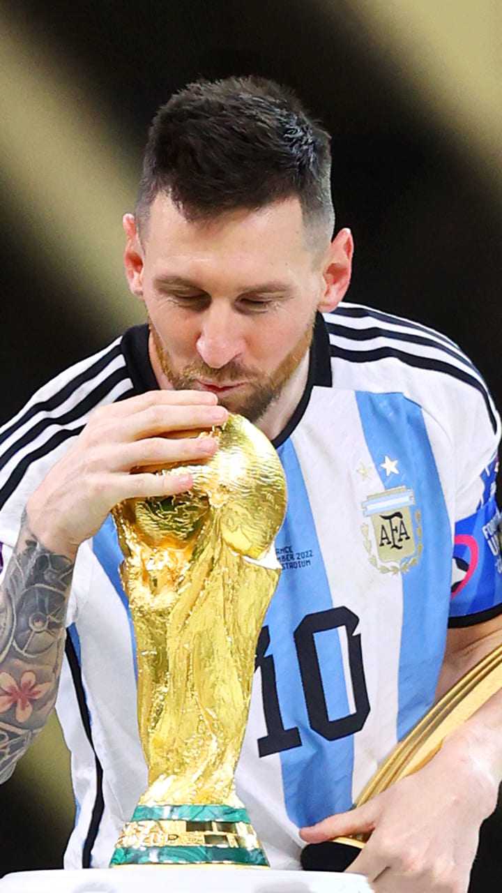 Messi World Cup Trophy Wallpaper - iXpap